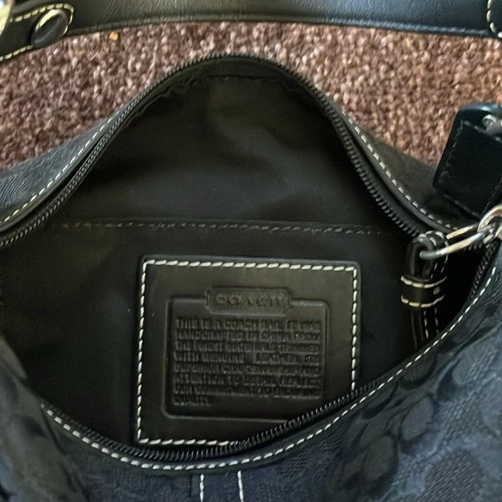 Coach Mini - Picture 3 of 3